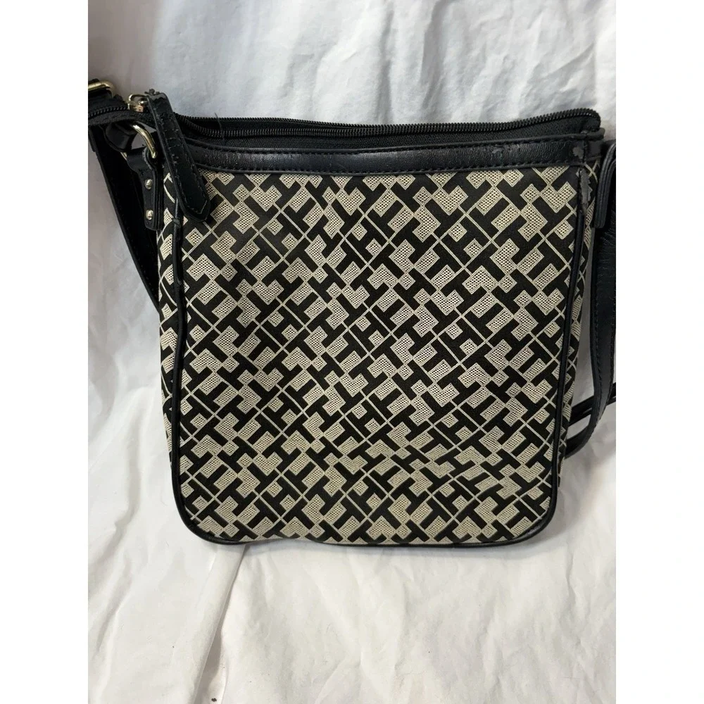 Tommy Hilfiger Purse Brown On Black Crossbody Gold Charm Signature Large Size‎